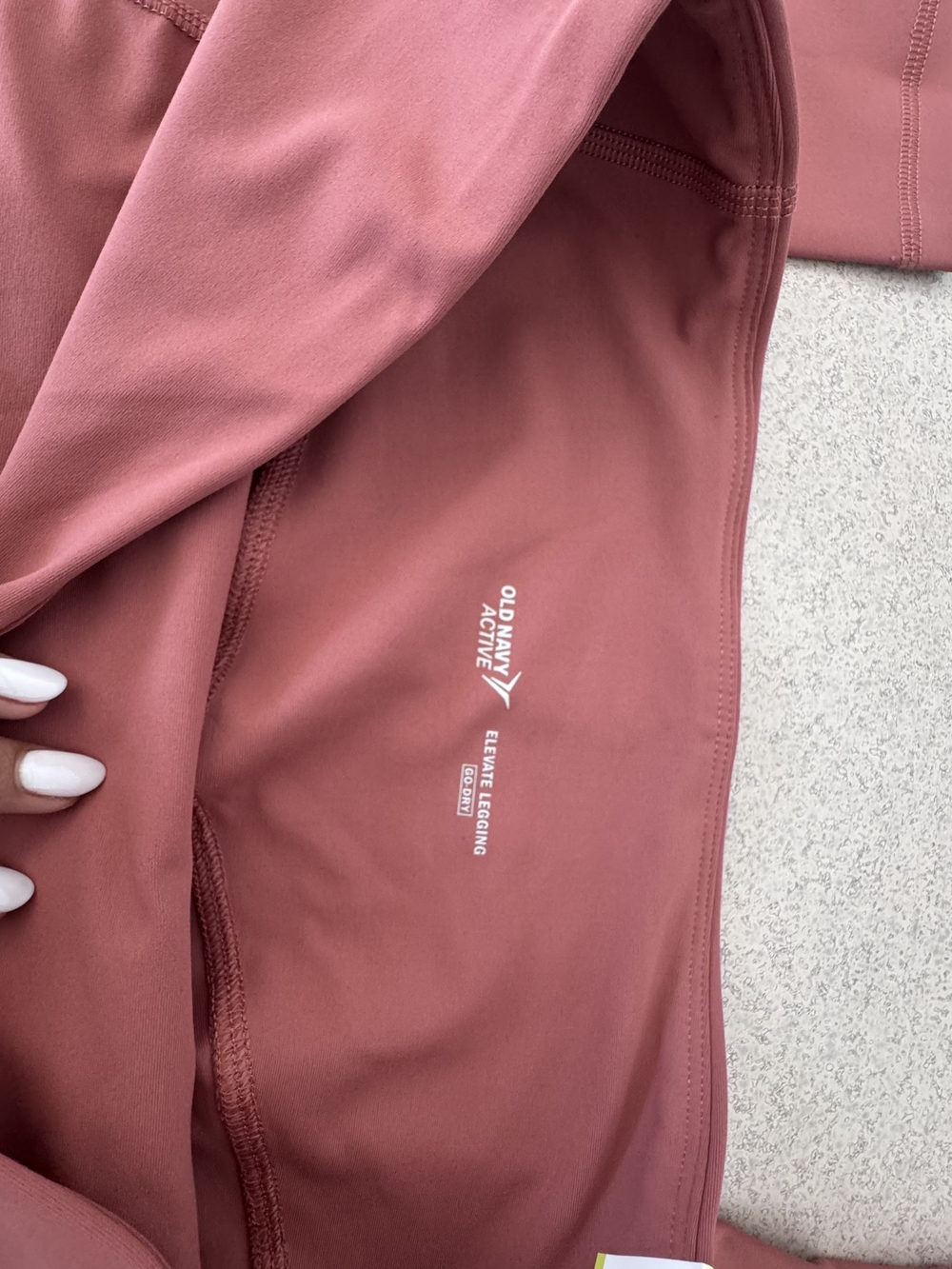 Old Navy Women's Maroon Capri Leggings with Pockets - Picture 3 of 4